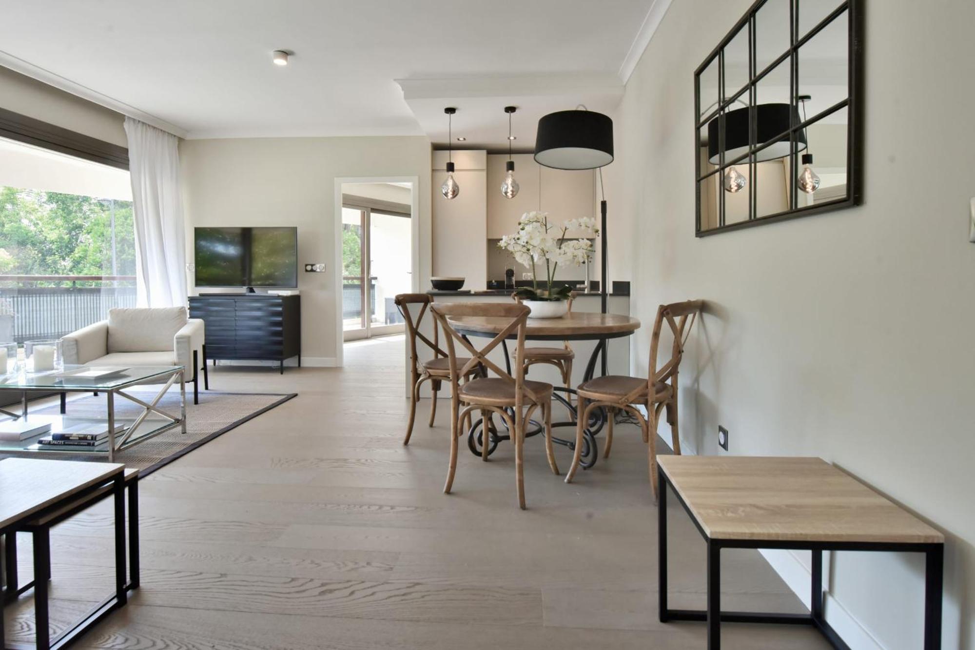 Cannes - 2-Br Flat 15-Min Walk To The Beaches ภายนอก รูปภาพ