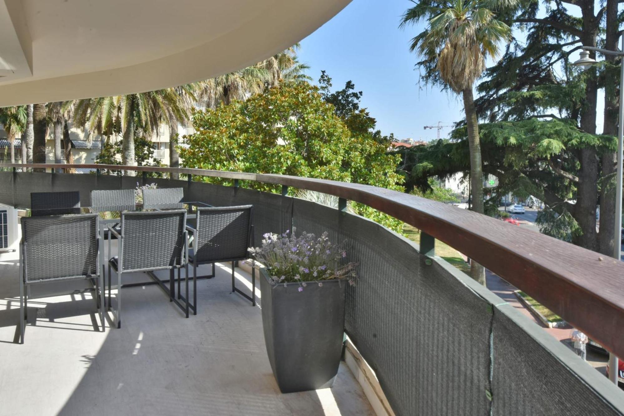 Cannes - 2-Br Flat 15-Min Walk To The Beaches ภายนอก รูปภาพ