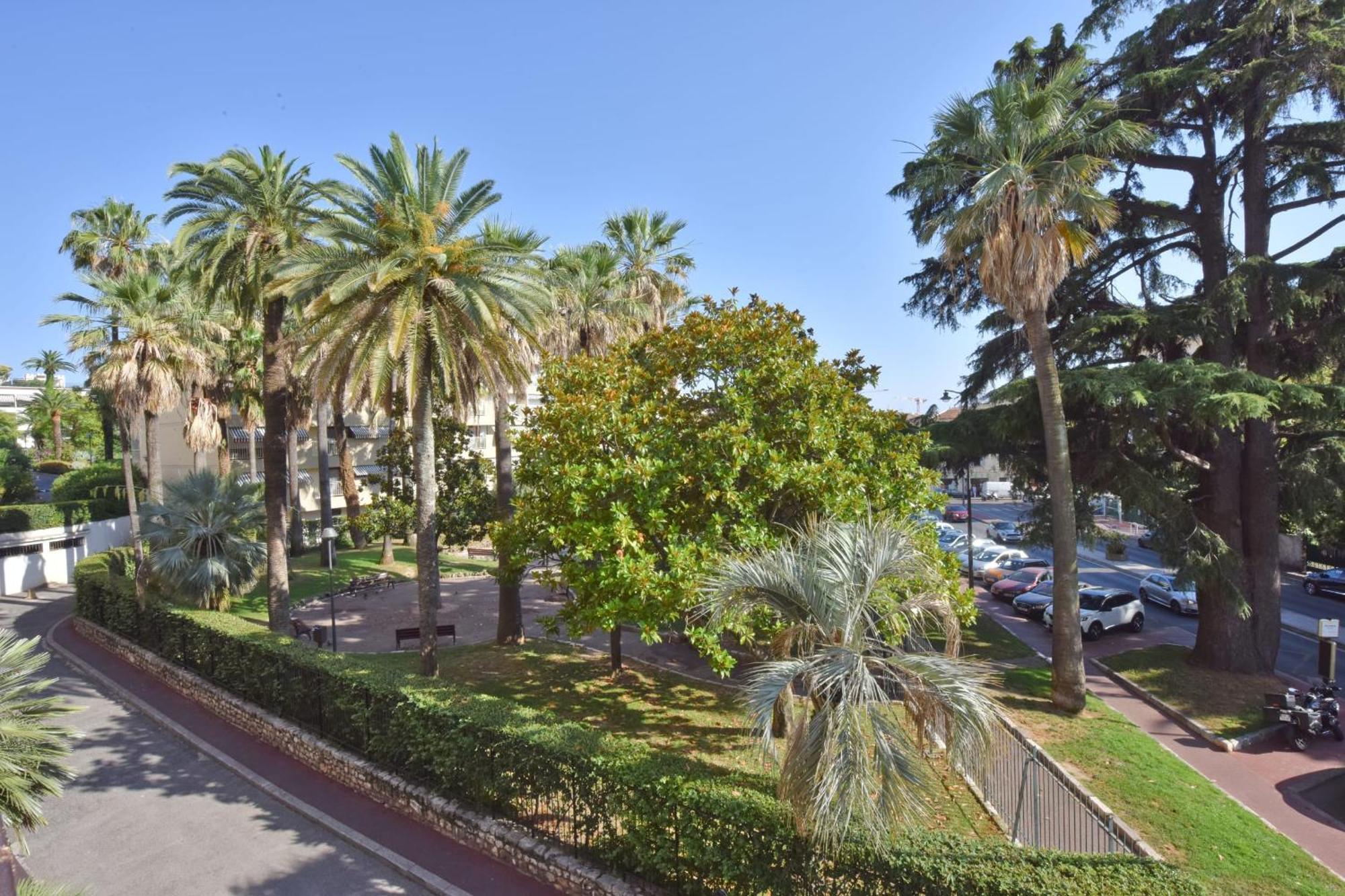 Cannes - 2-Br Flat 15-Min Walk To The Beaches ภายนอก รูปภาพ